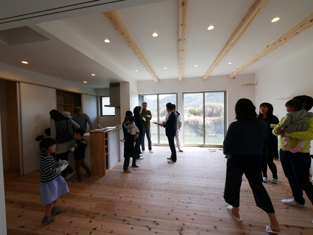 「川沿いに建つ片流れ屋根の家」オープンハウス2