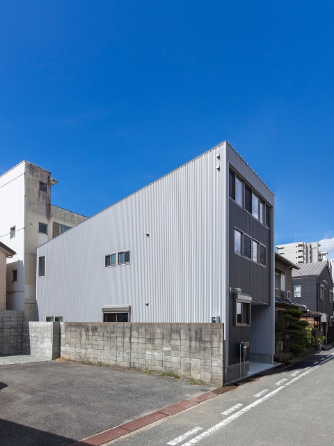 シンプルな片流れの屋根！昼景