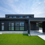 黒にこだわった家