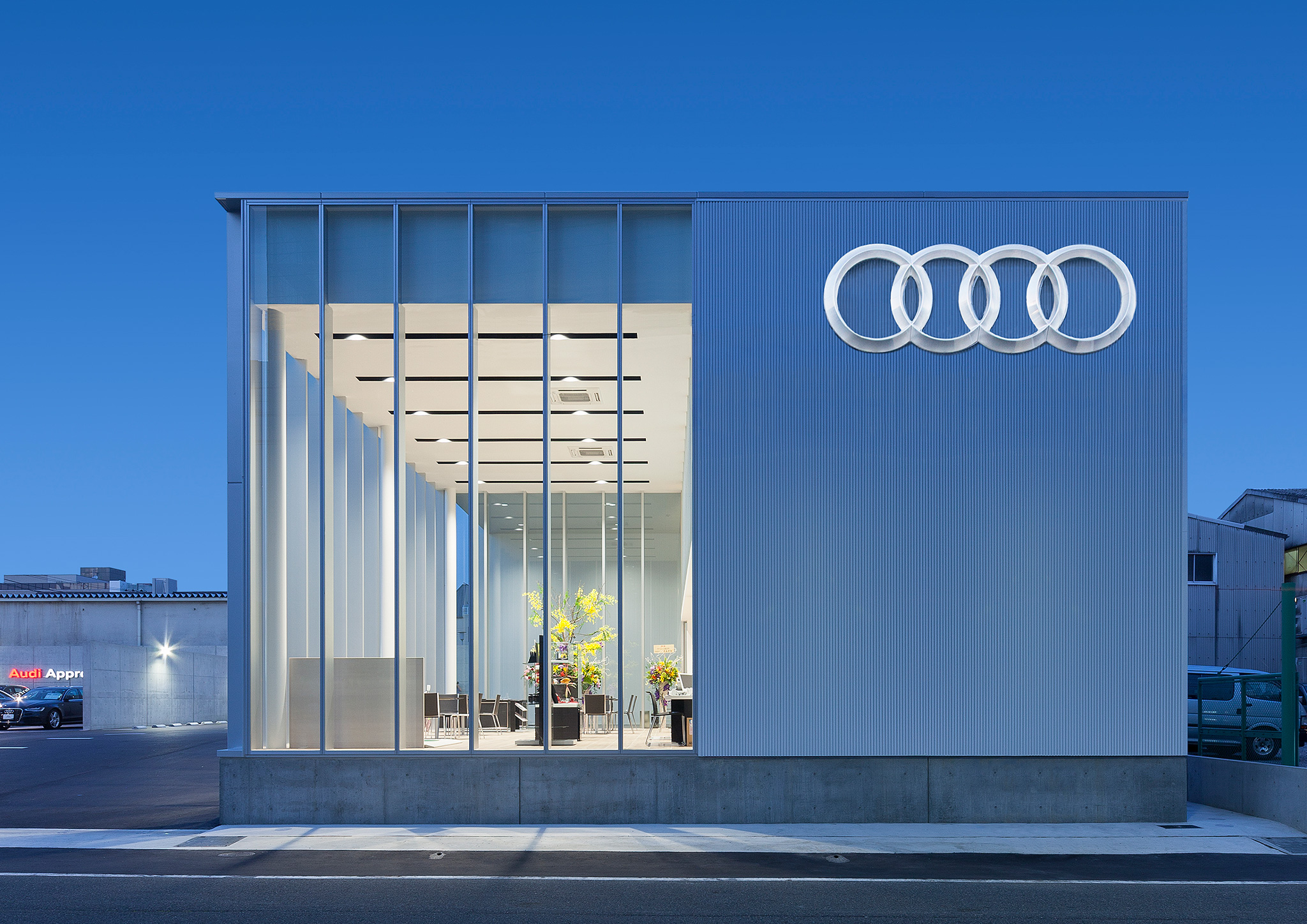 Audi Approved Automobile Kobe 04/15